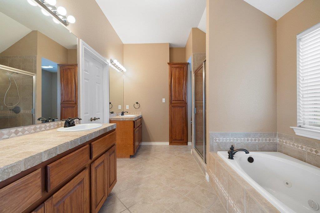 100 Davis CT