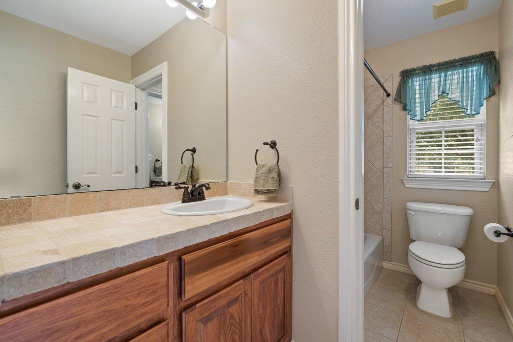 100 Davis CT