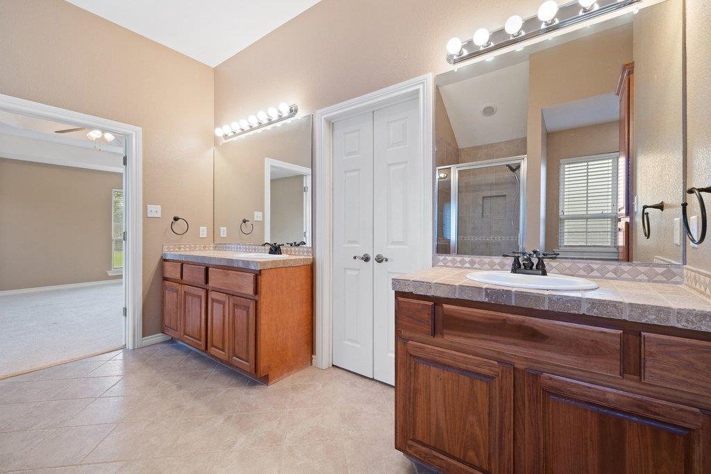 100 Davis CT