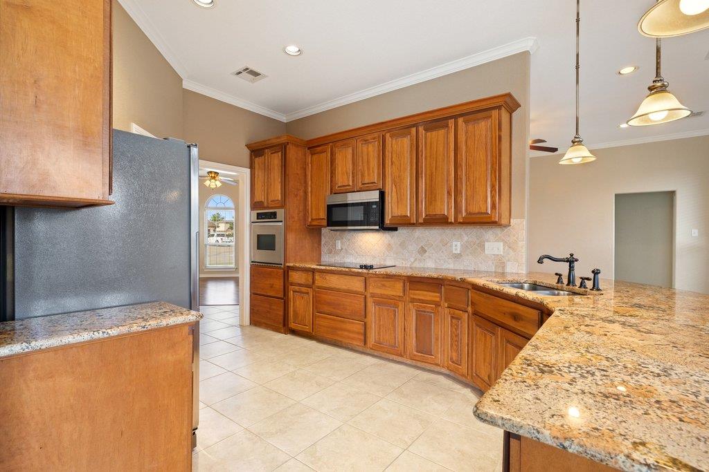 100 Davis CT