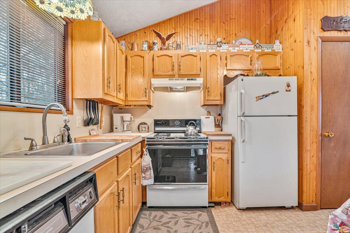 3430 Canterbury Circle