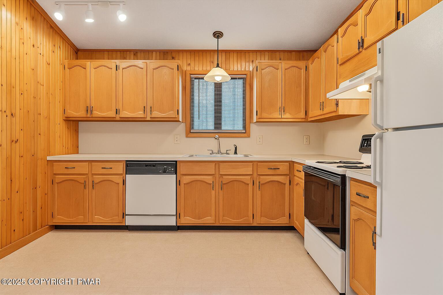 3430 Canterbury Circle