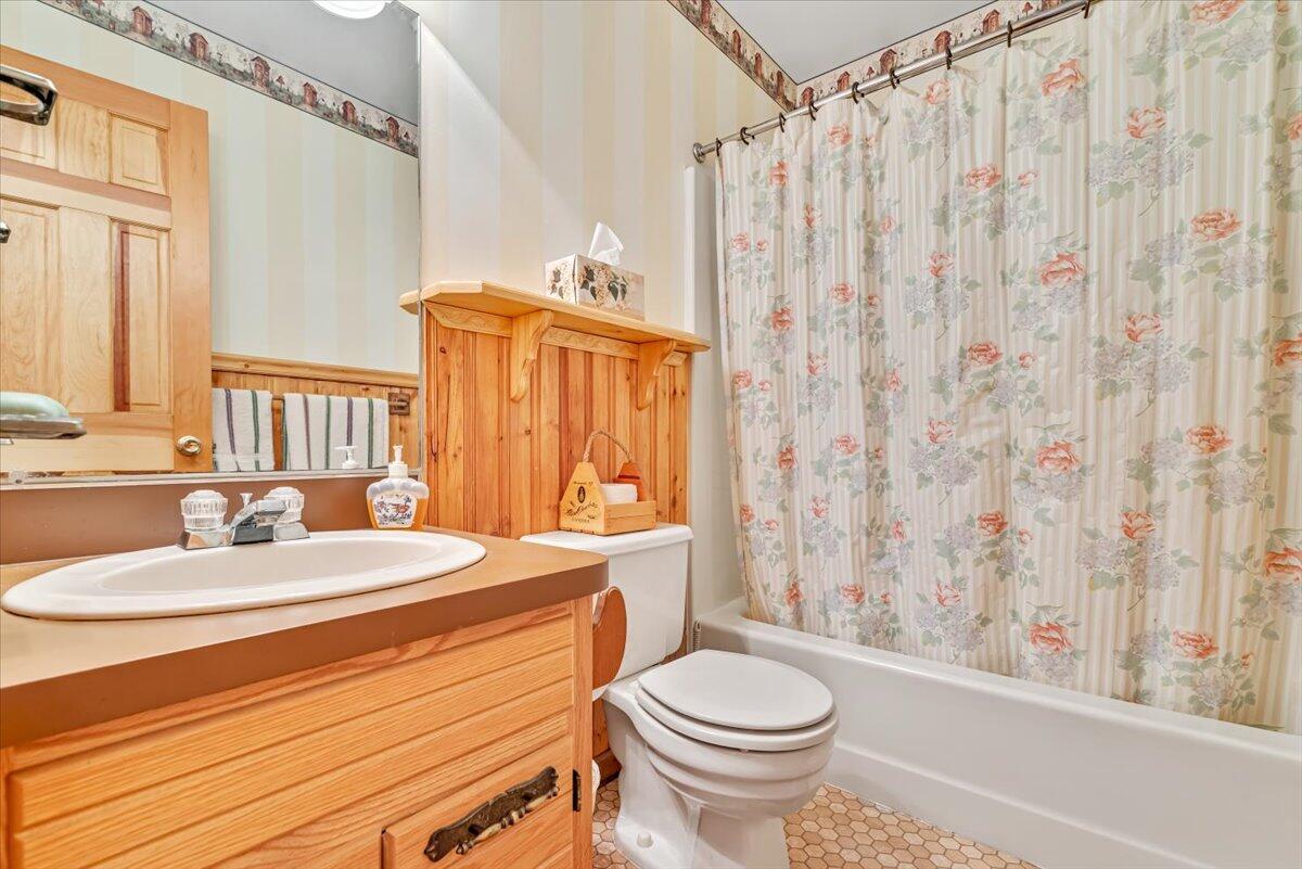 3430 Canterbury Circle