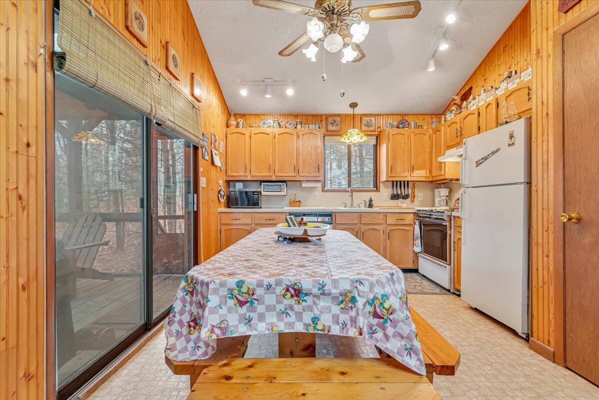 3430 Canterbury Circle