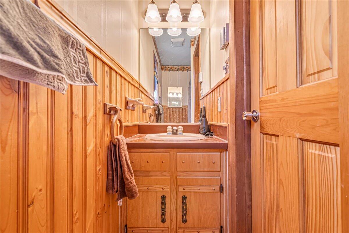 3430 Canterbury Circle