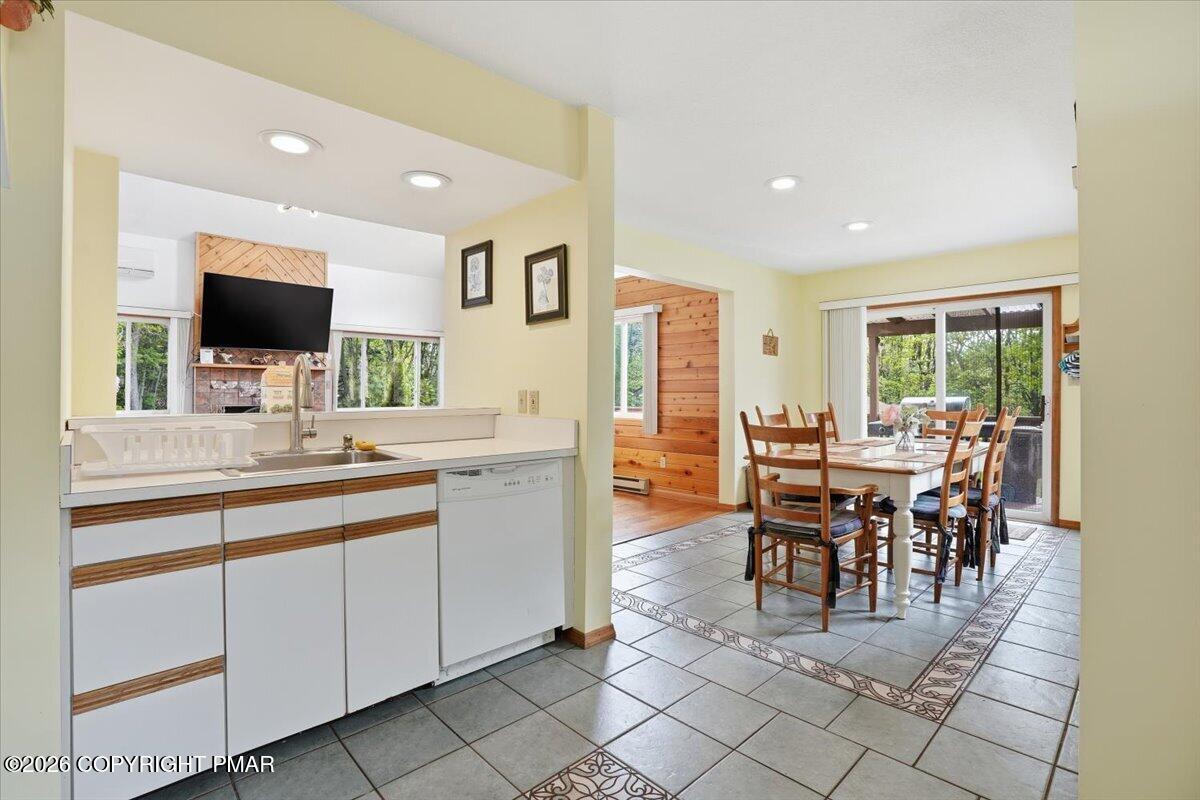 242 Colonial Terrace