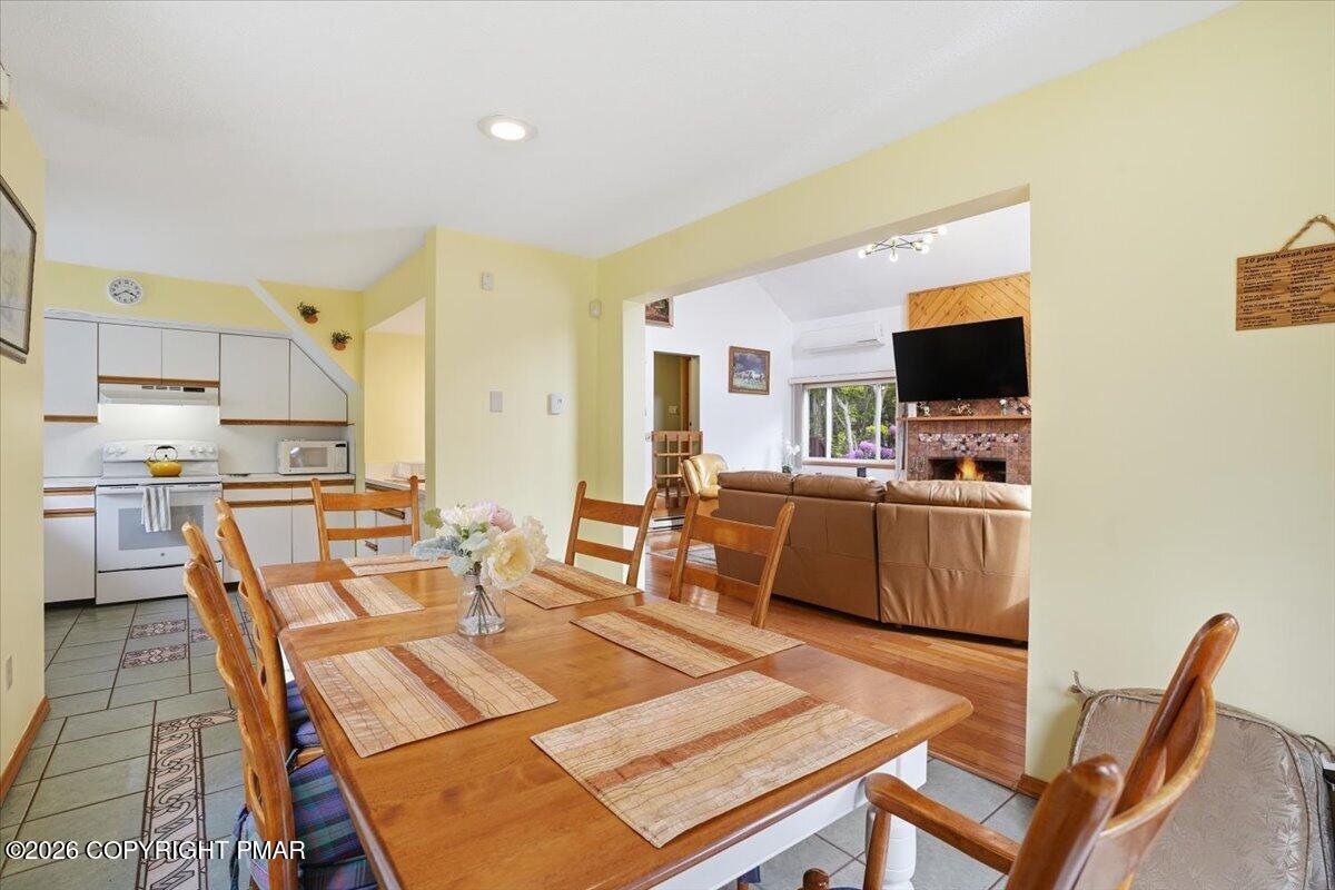 242 Colonial Terrace