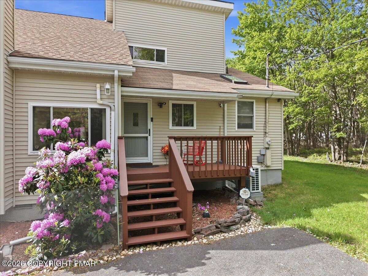 242 Colonial Terrace