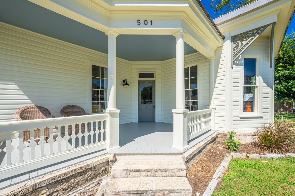 501 W San Antonio St