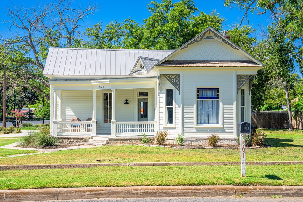 501 W San Antonio St