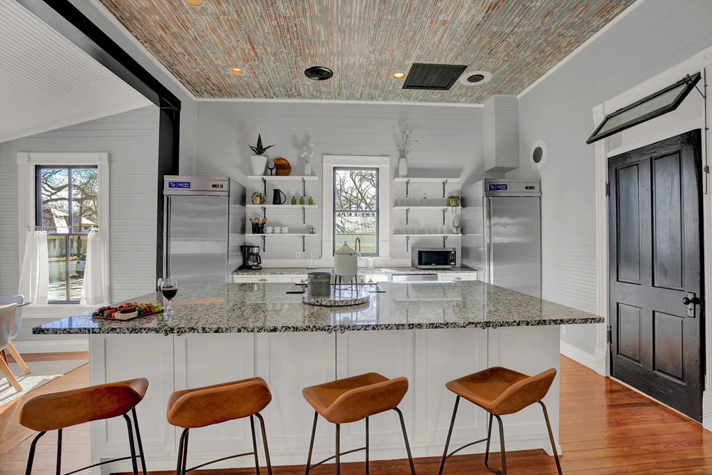 501 W San Antonio St