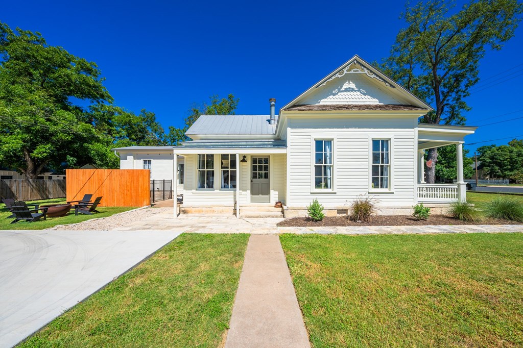 501 W San Antonio St
