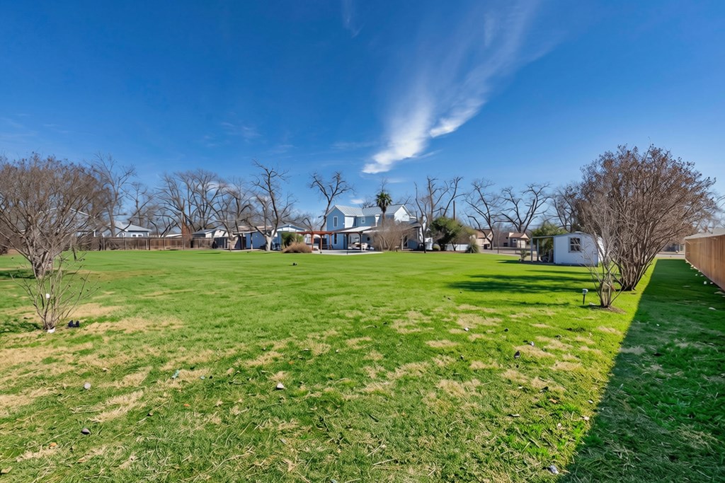 906 Crockett St # 2R