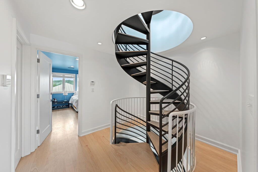 834 Northwood Hills Dr