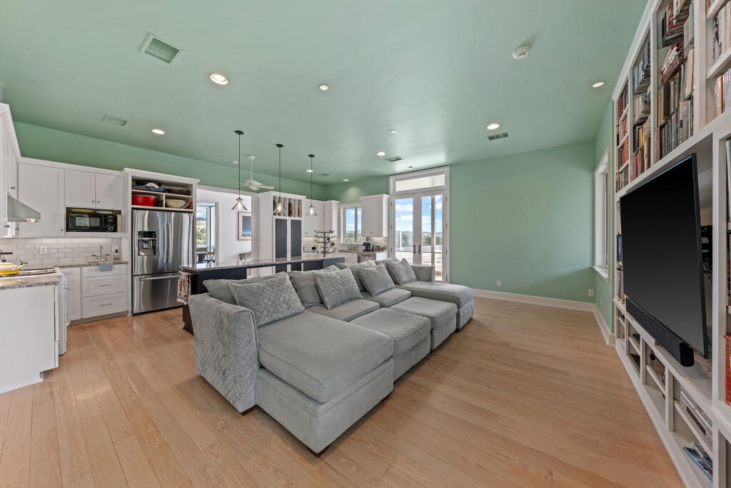 834 Northwood Hills Dr