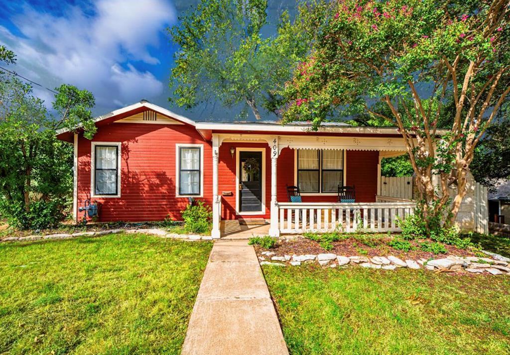 409 W San Antonio St