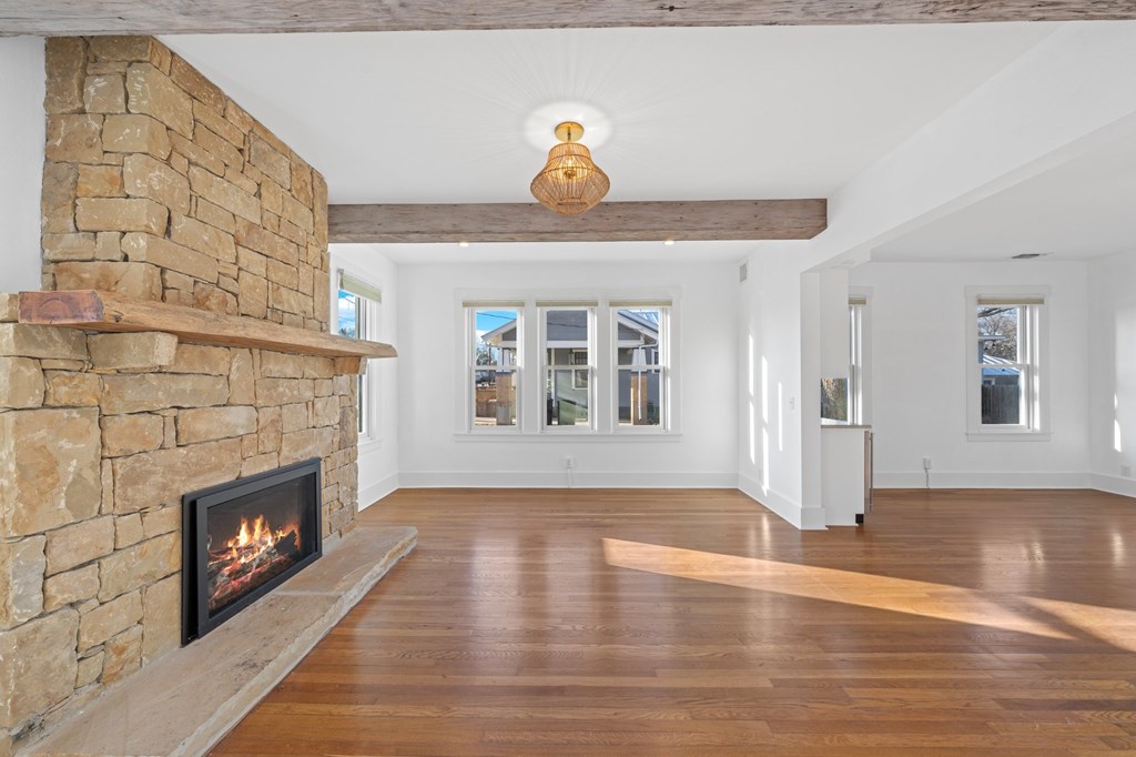 306 E Orchard St