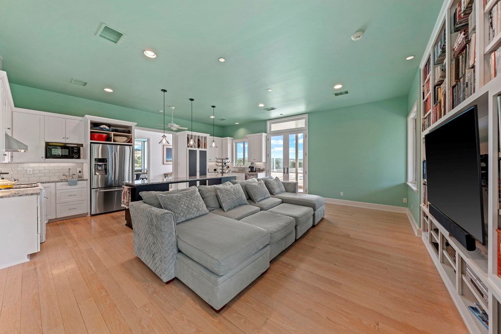 834 Northwood Hills Dr