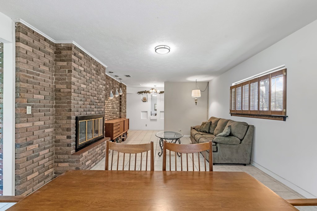 105 Hale St