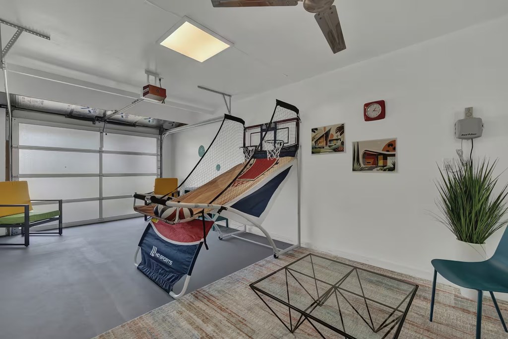 112 W Mulberry St