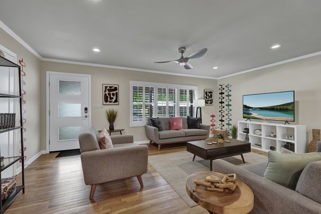112 W Mulberry St