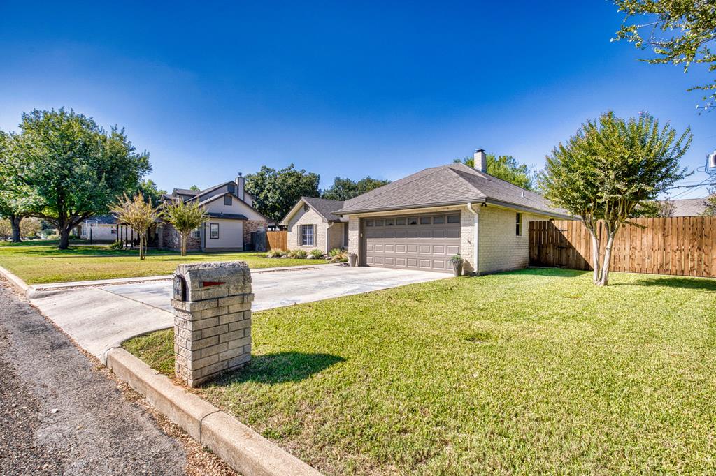 205 Edgewood Dr
