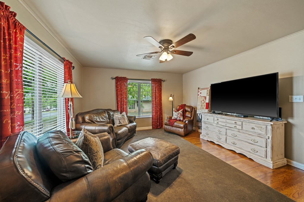 803 Poplar