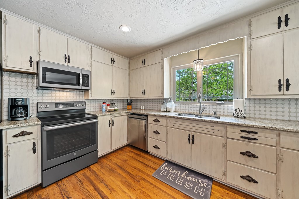 803 Poplar