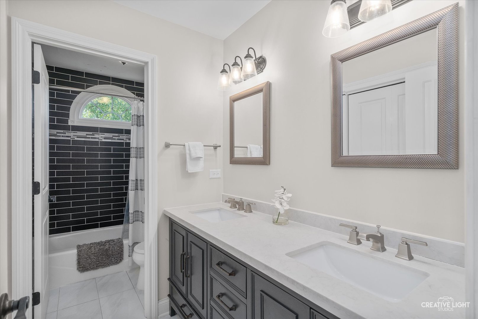 4N426 Robert Penn Warren Cove