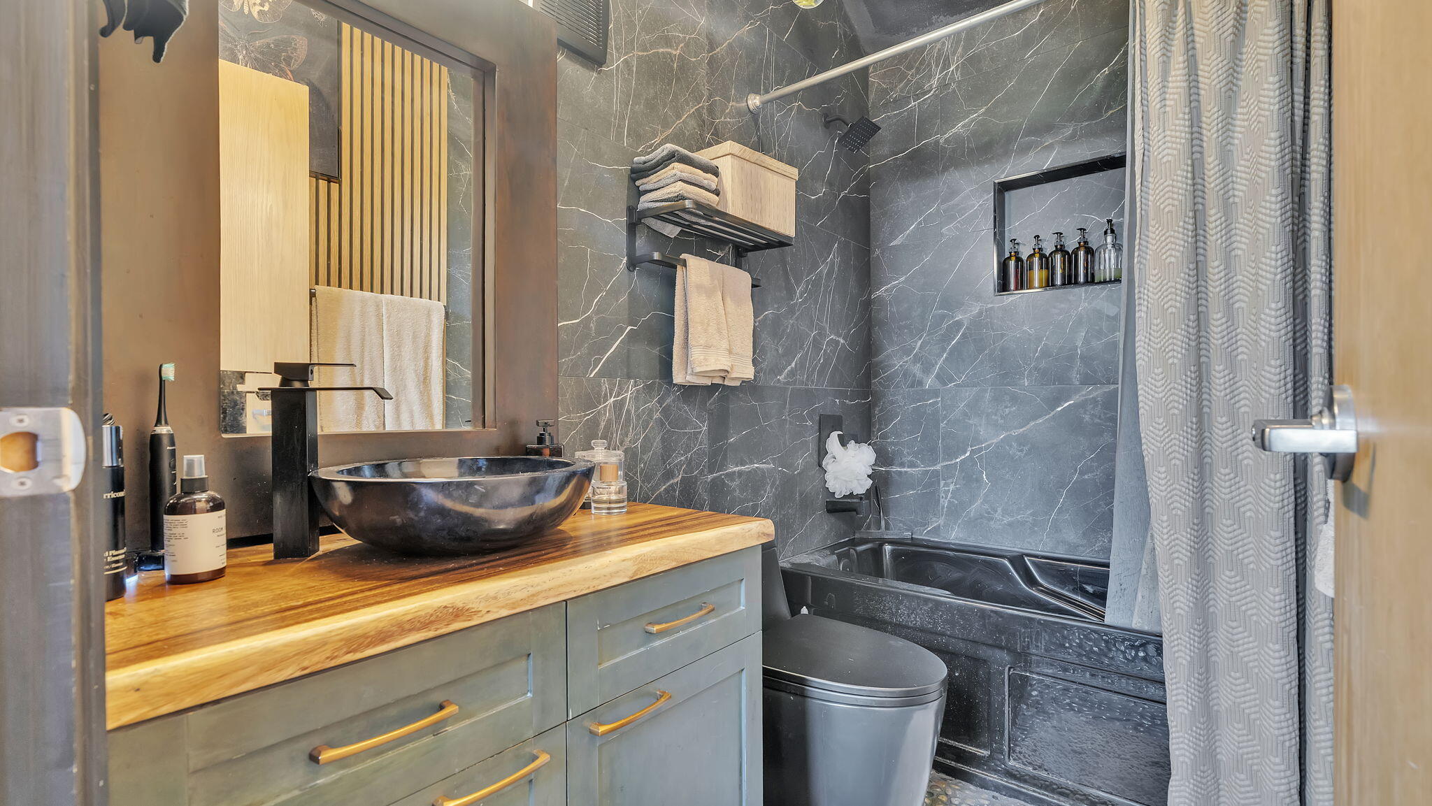 300 TIJERAS Avenue NE 319