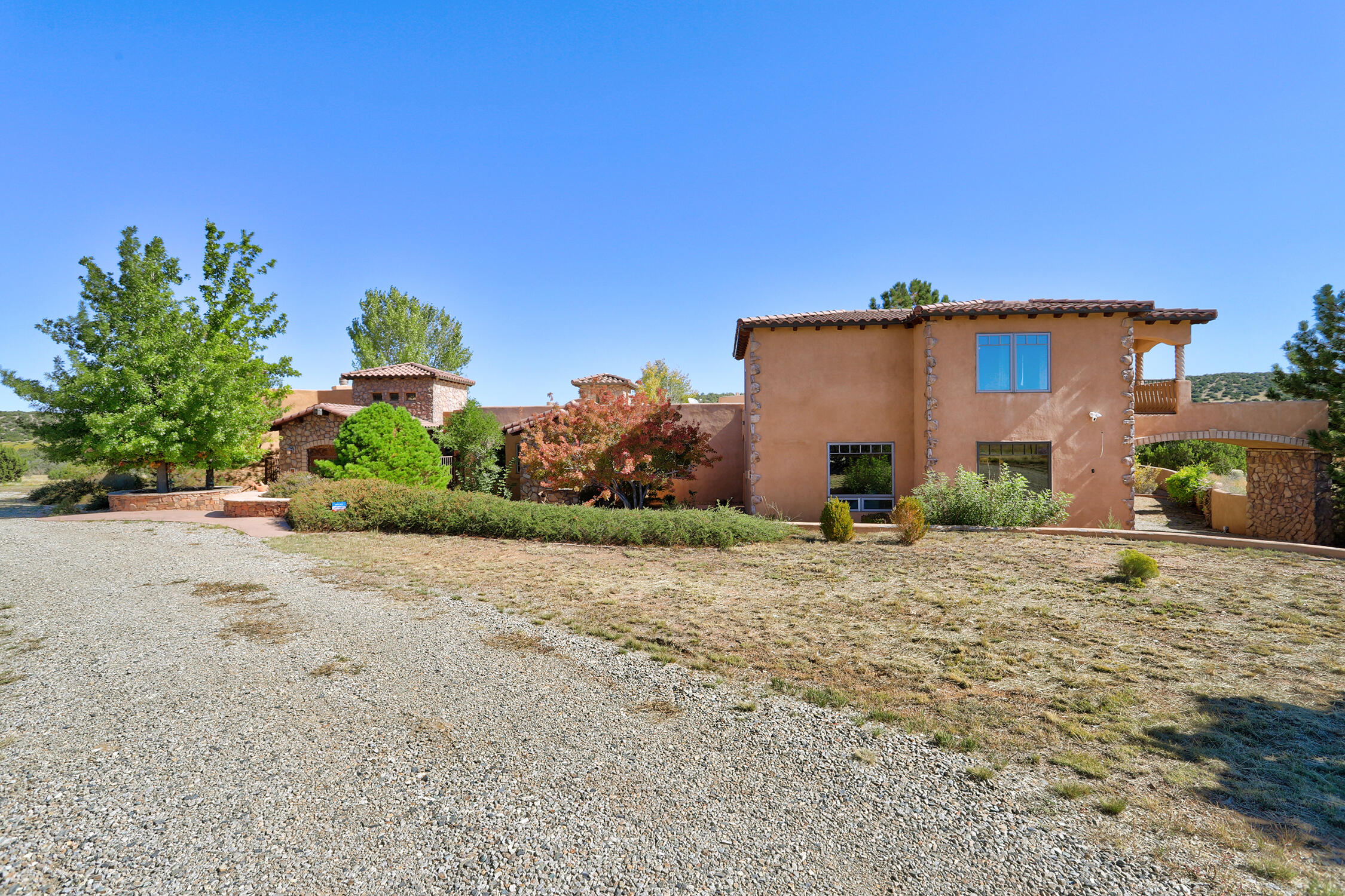33 VIA ENTRADA