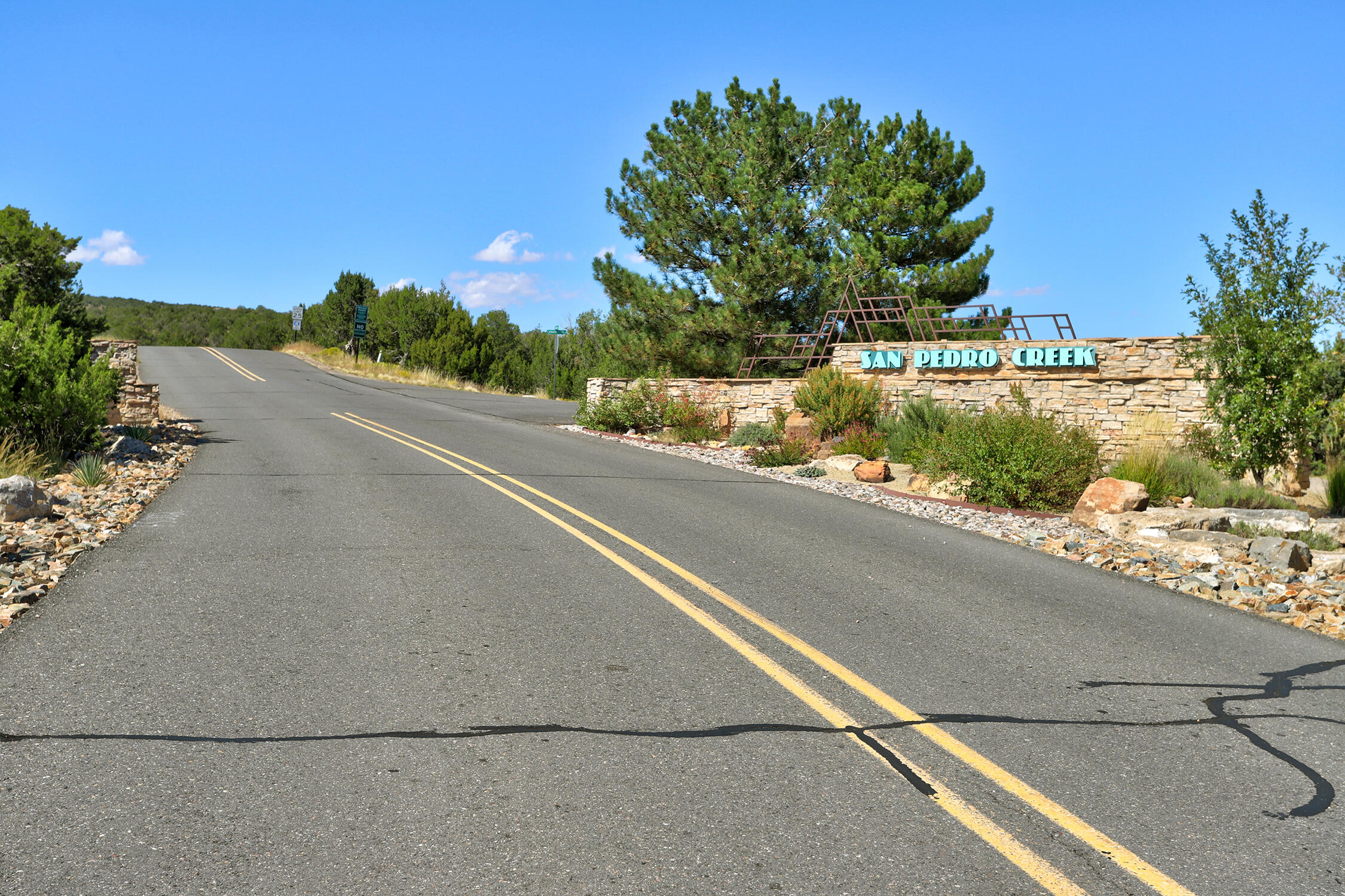 33 VIA ENTRADA