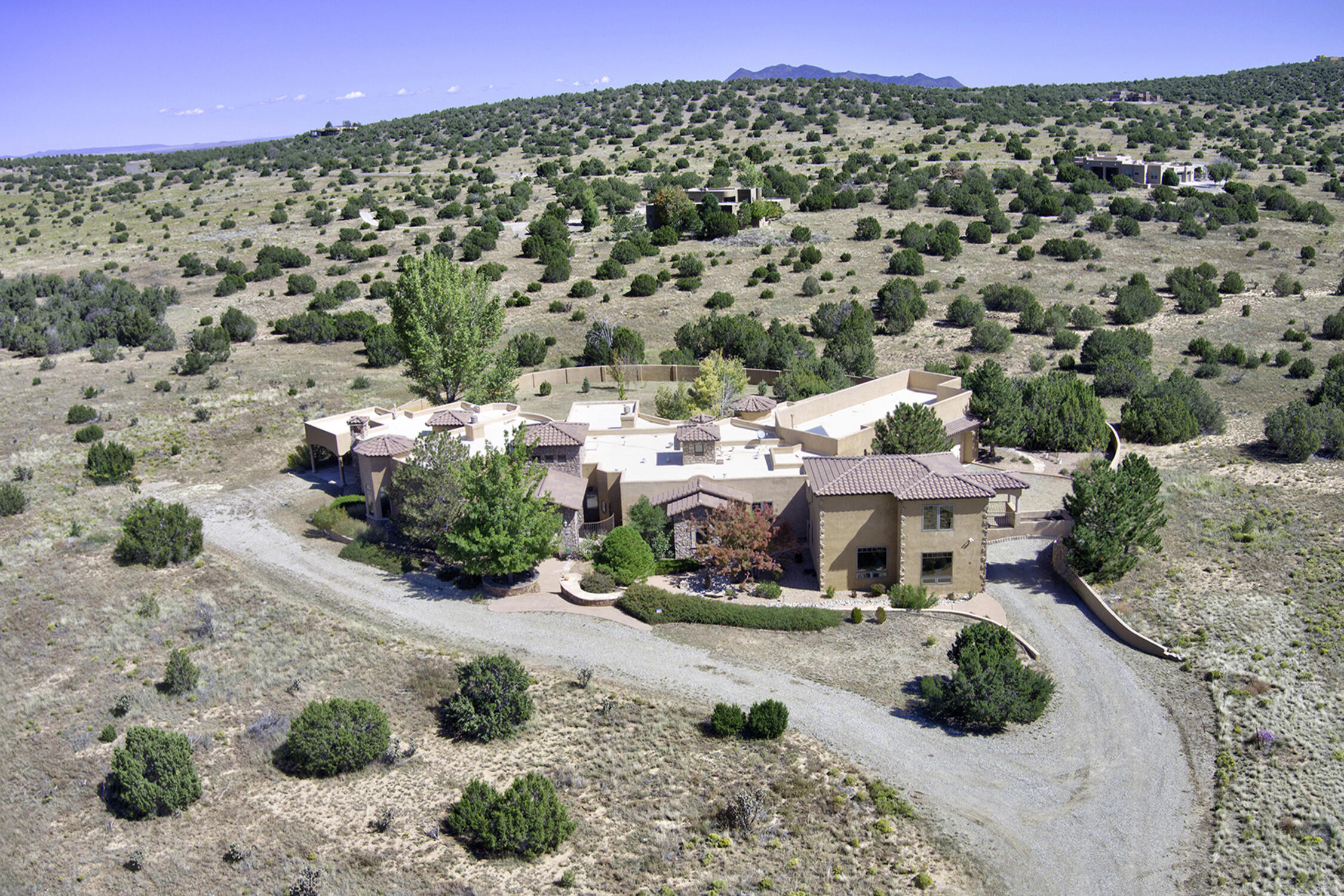 33 VIA ENTRADA
