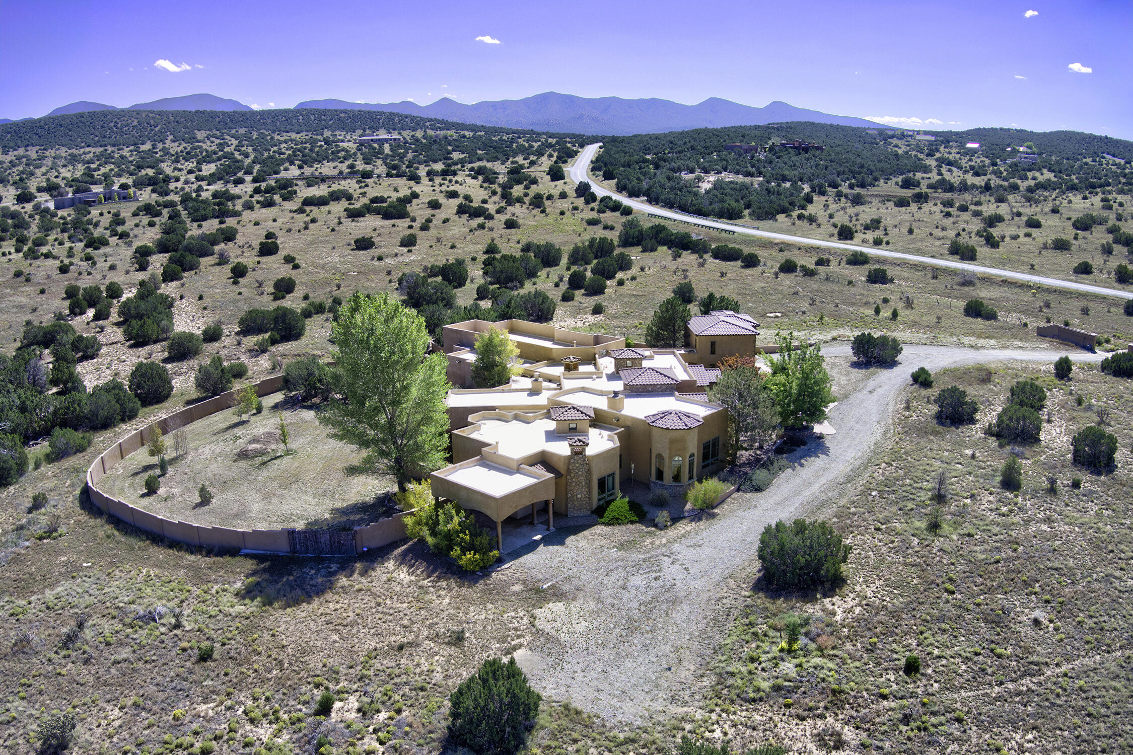 33 VIA ENTRADA
