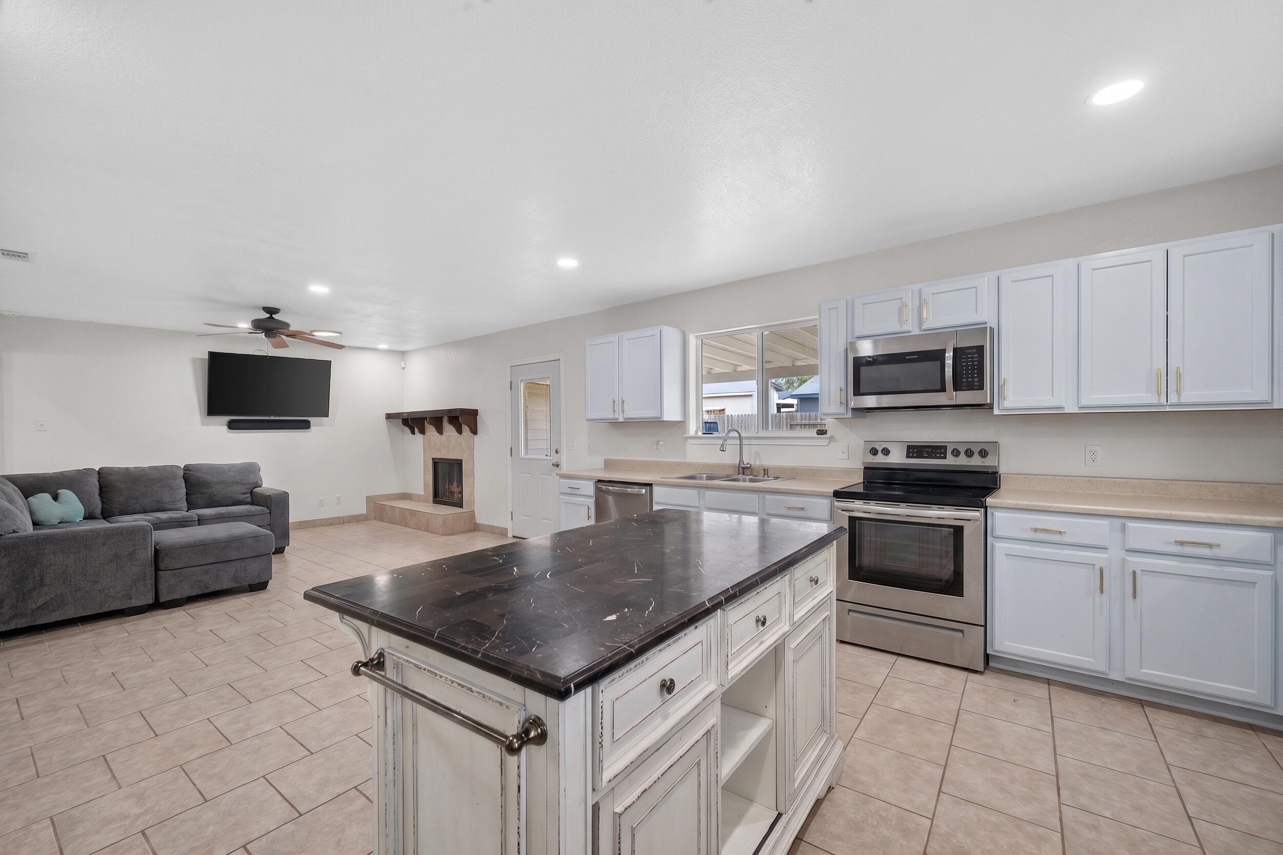 12017 Apache Avenue NE