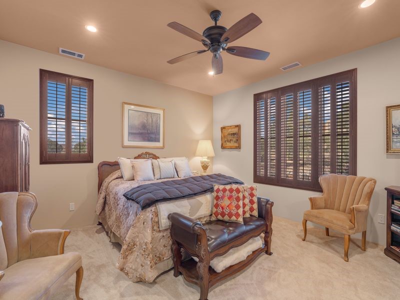 33 E Saddleback Mesa