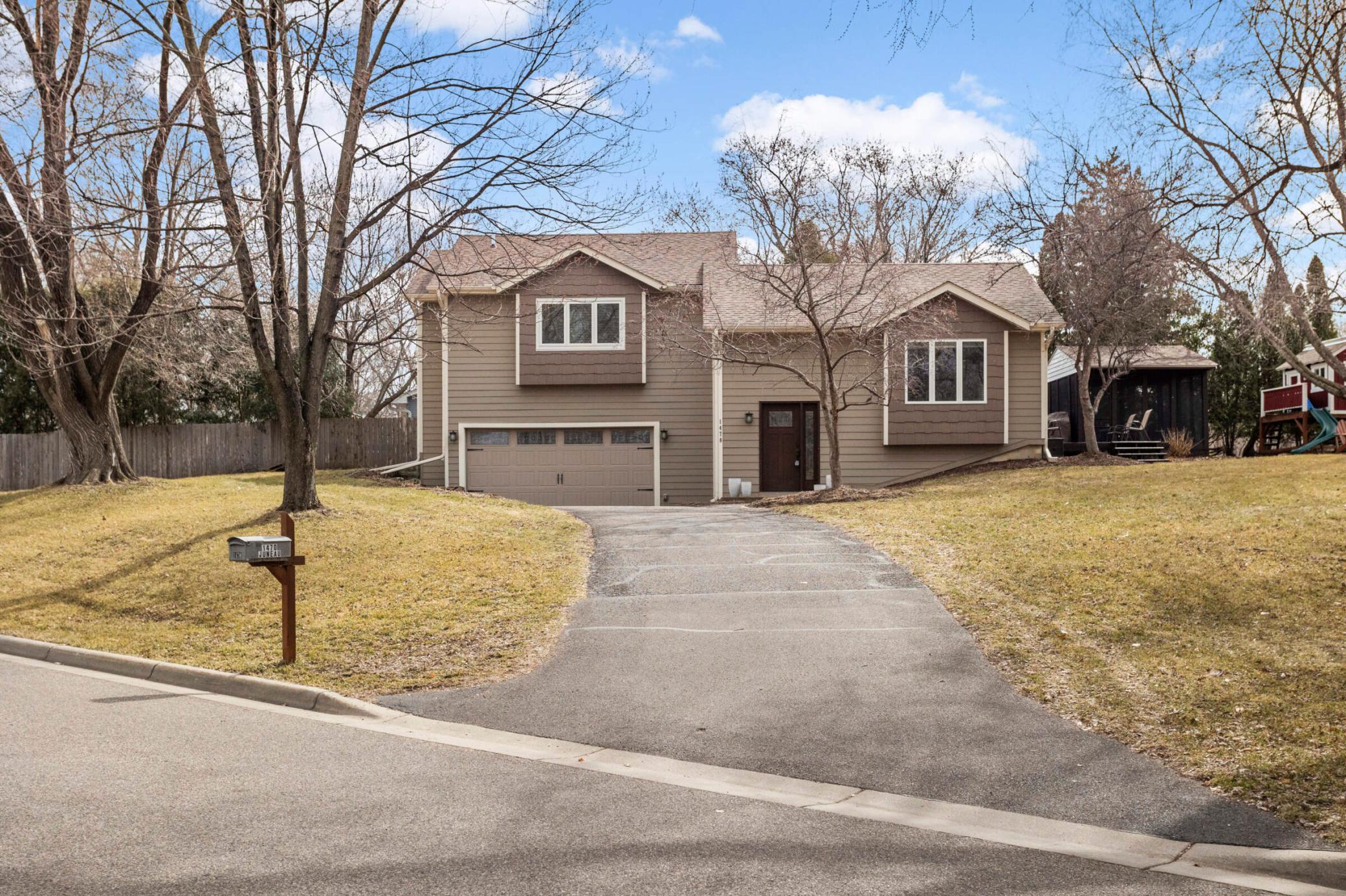 1470 Juneau Lane N