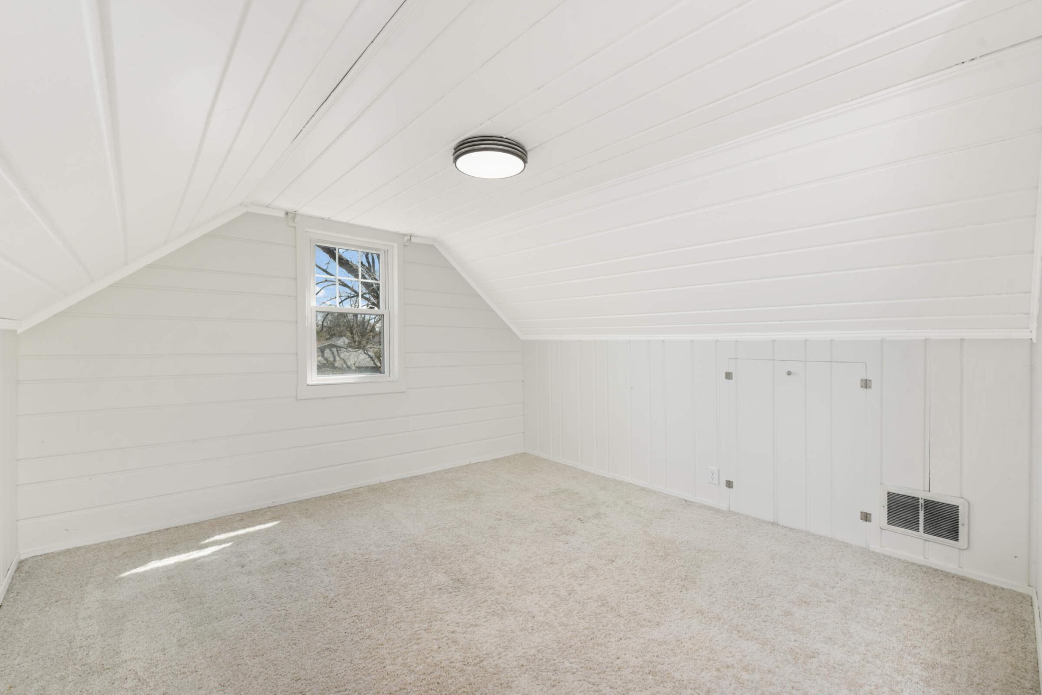 946 Grandview Avenue W