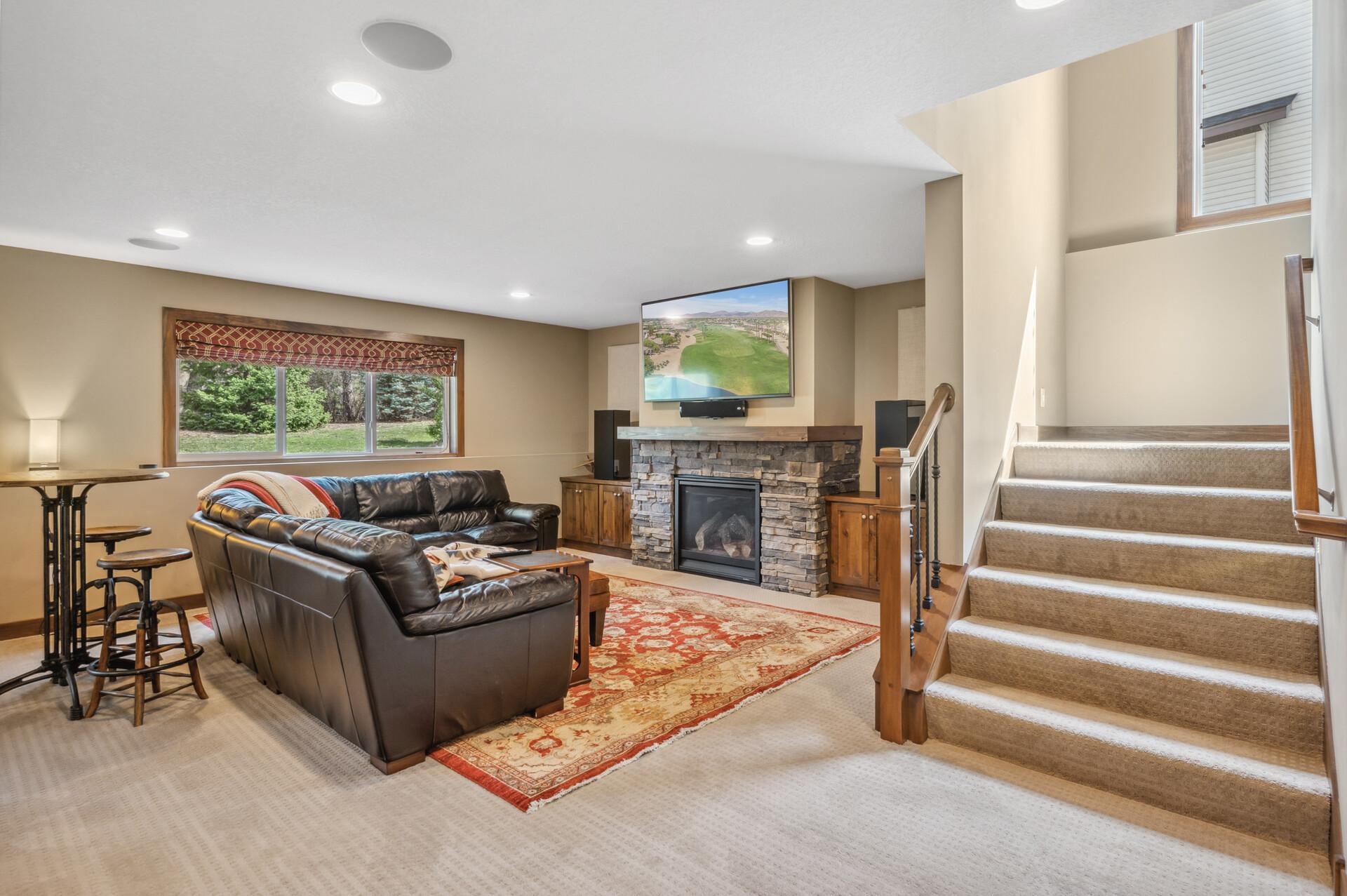 887 Pinetree Court