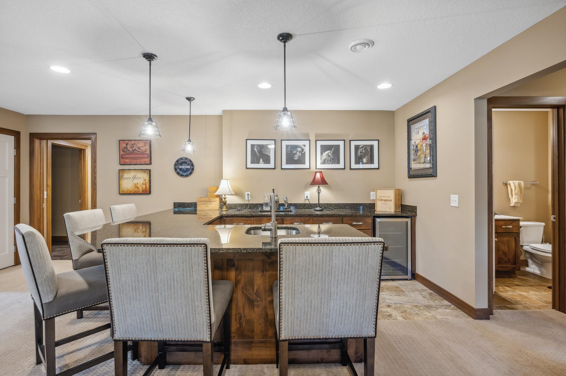 887 Pinetree Court