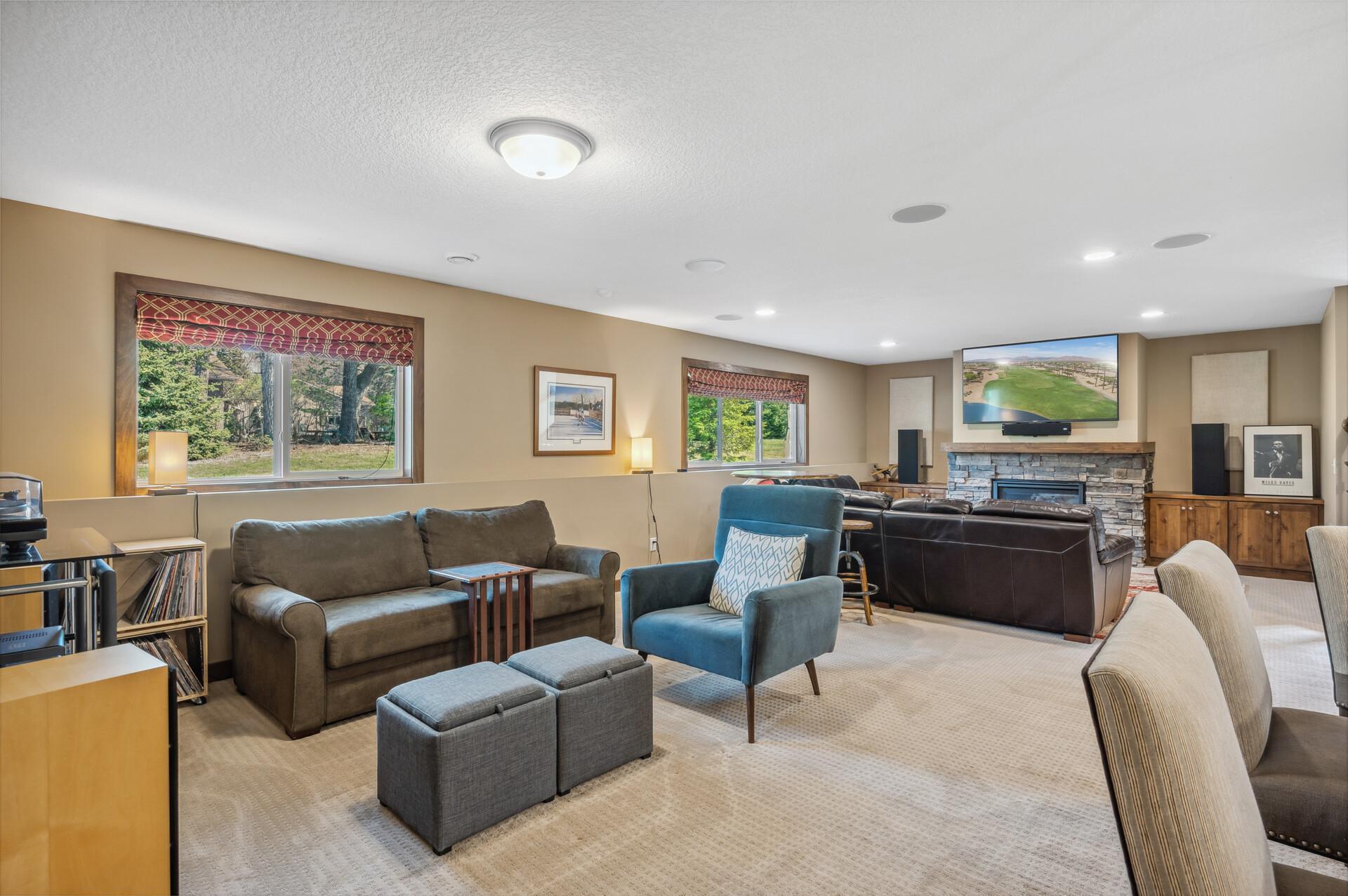 887 Pinetree Court