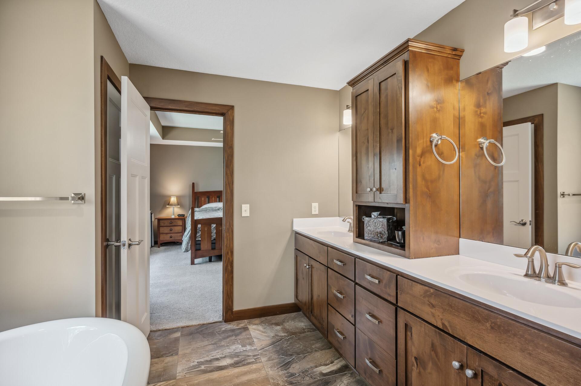 887 Pinetree Court