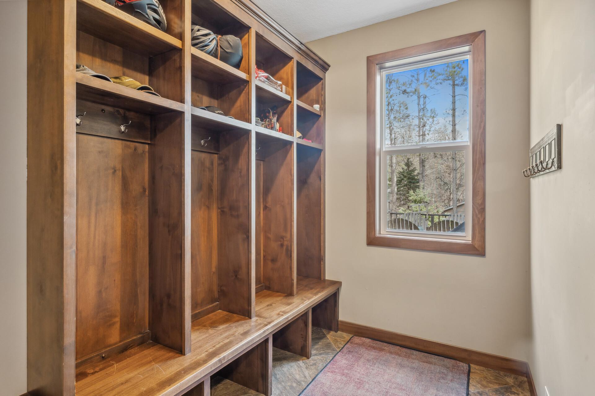 887 Pinetree Court