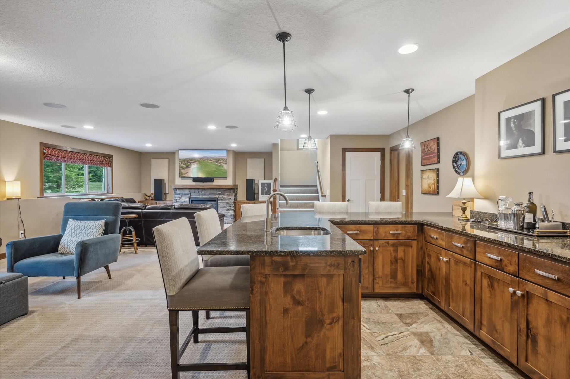 887 Pinetree Court
