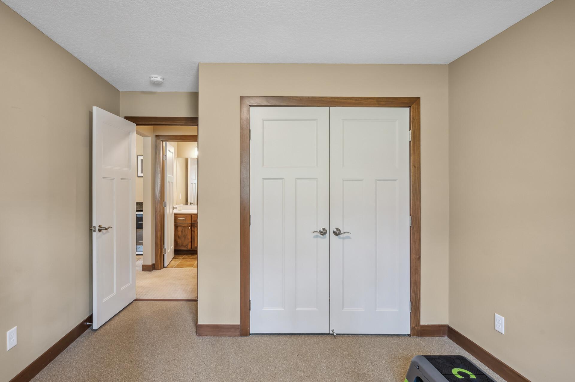 887 Pinetree Court
