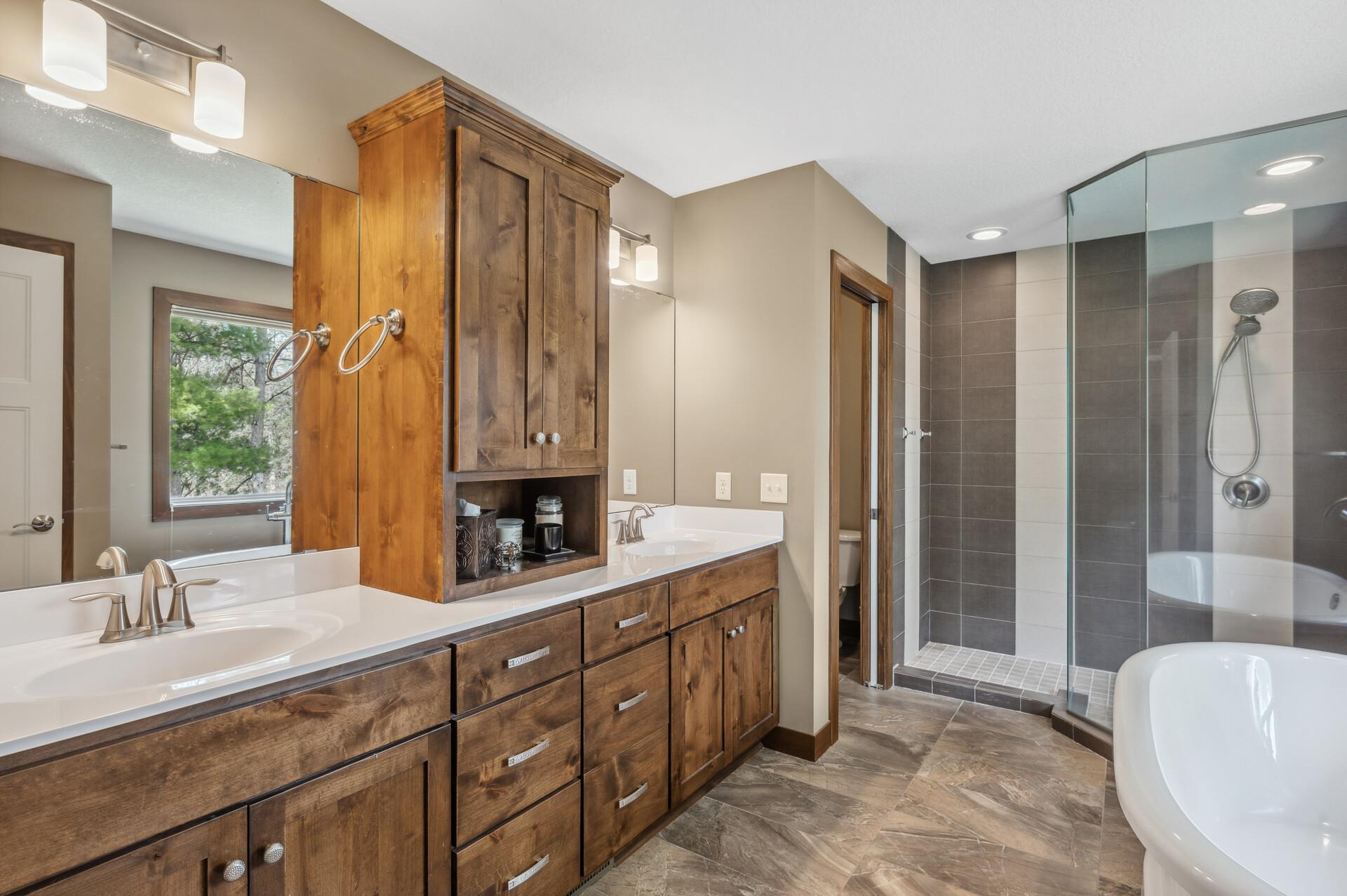 887 Pinetree Court