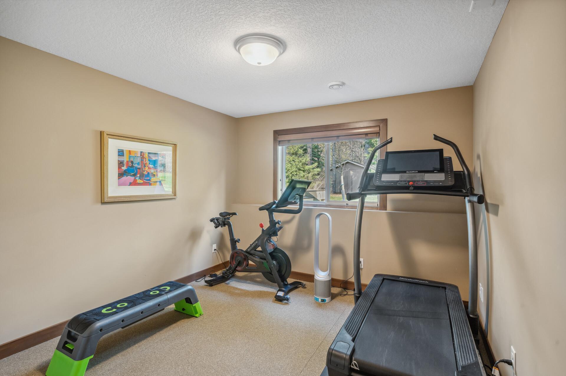 887 Pinetree Court