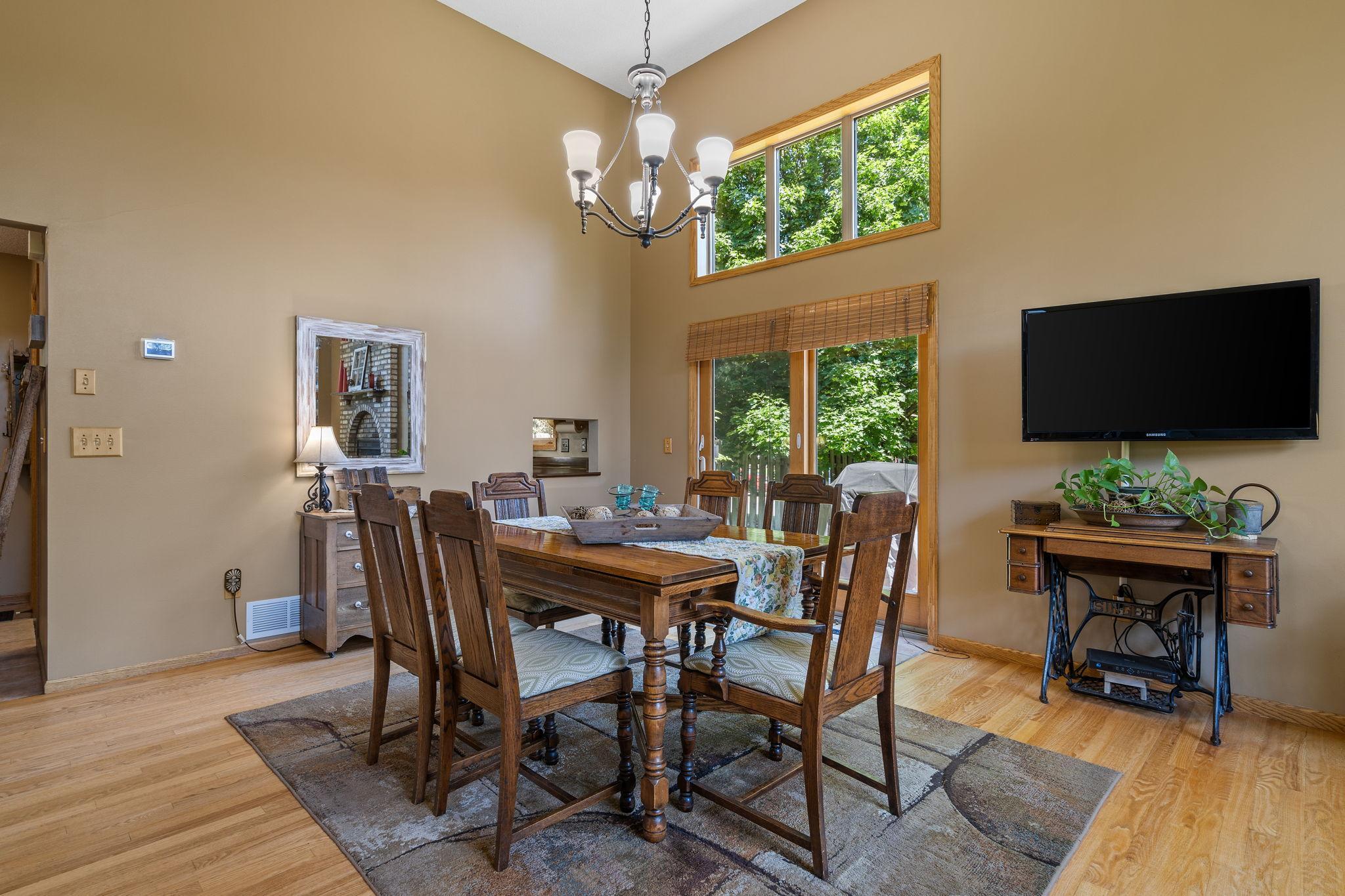 1096 138th Avenue NW