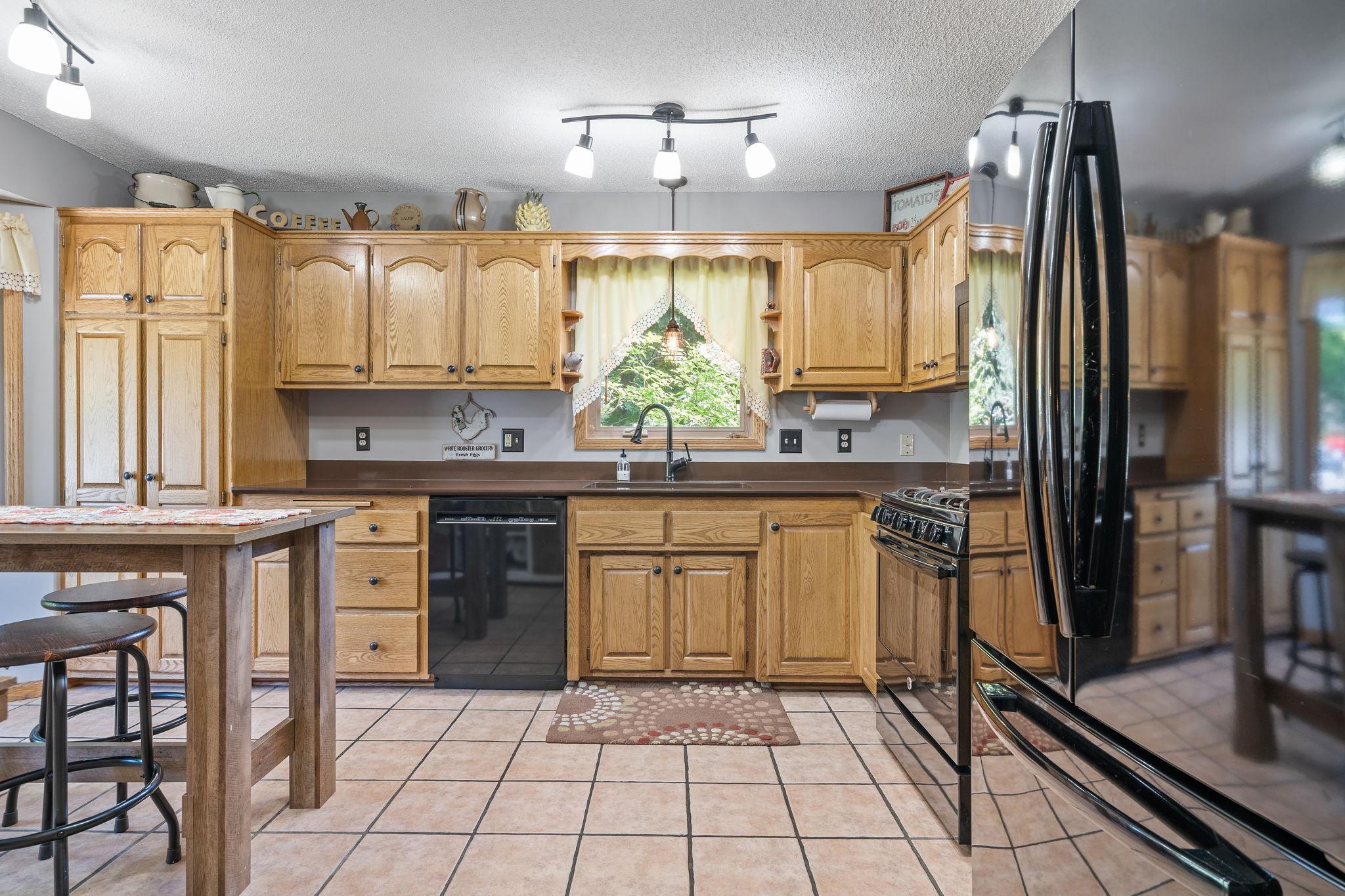 1096 138th Avenue NW