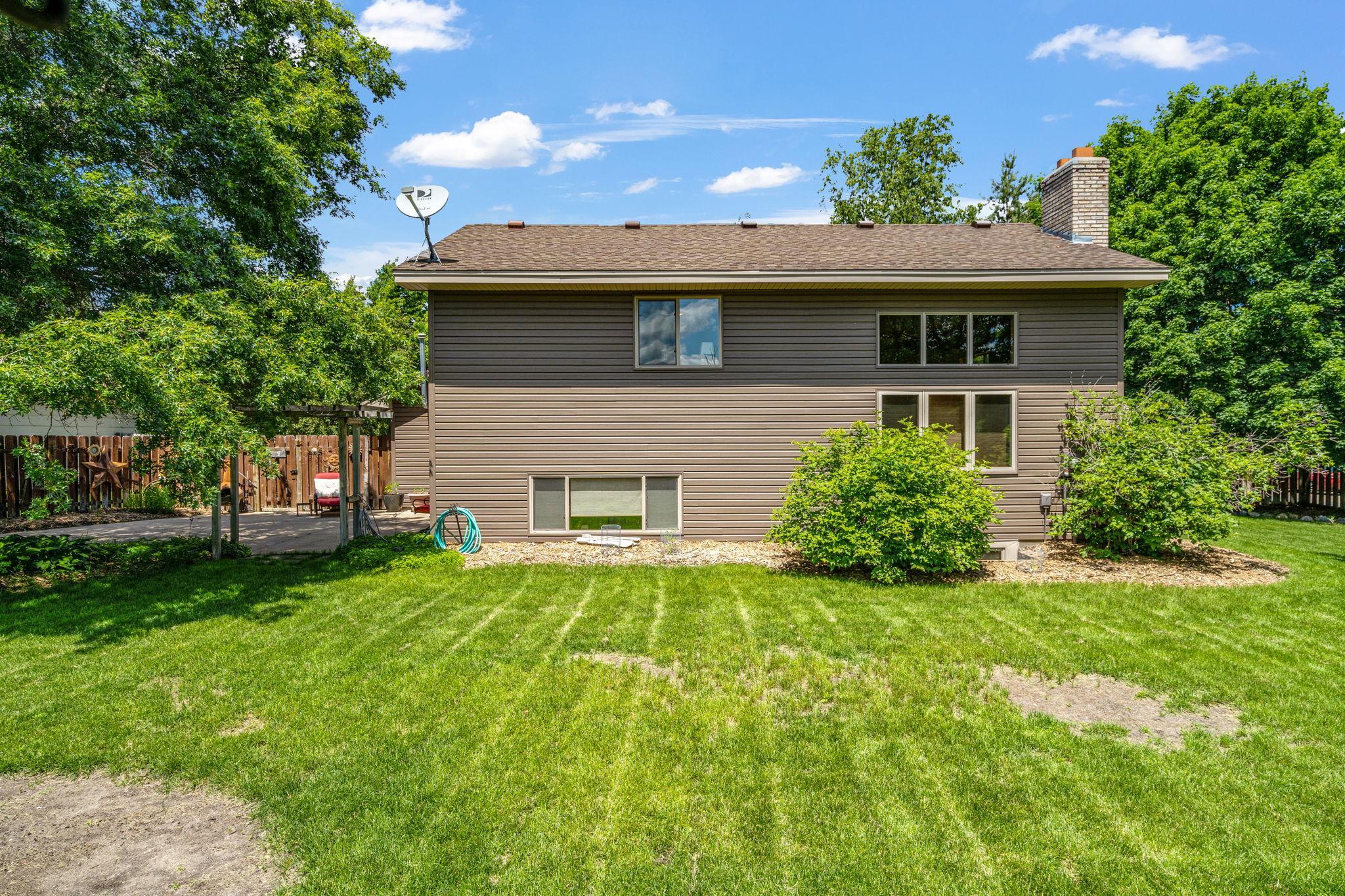 1096 138th Avenue NW